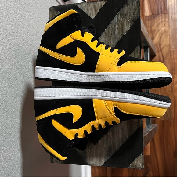 Jordan 1 Mid-Reverse New Love - Picture 4 of 14